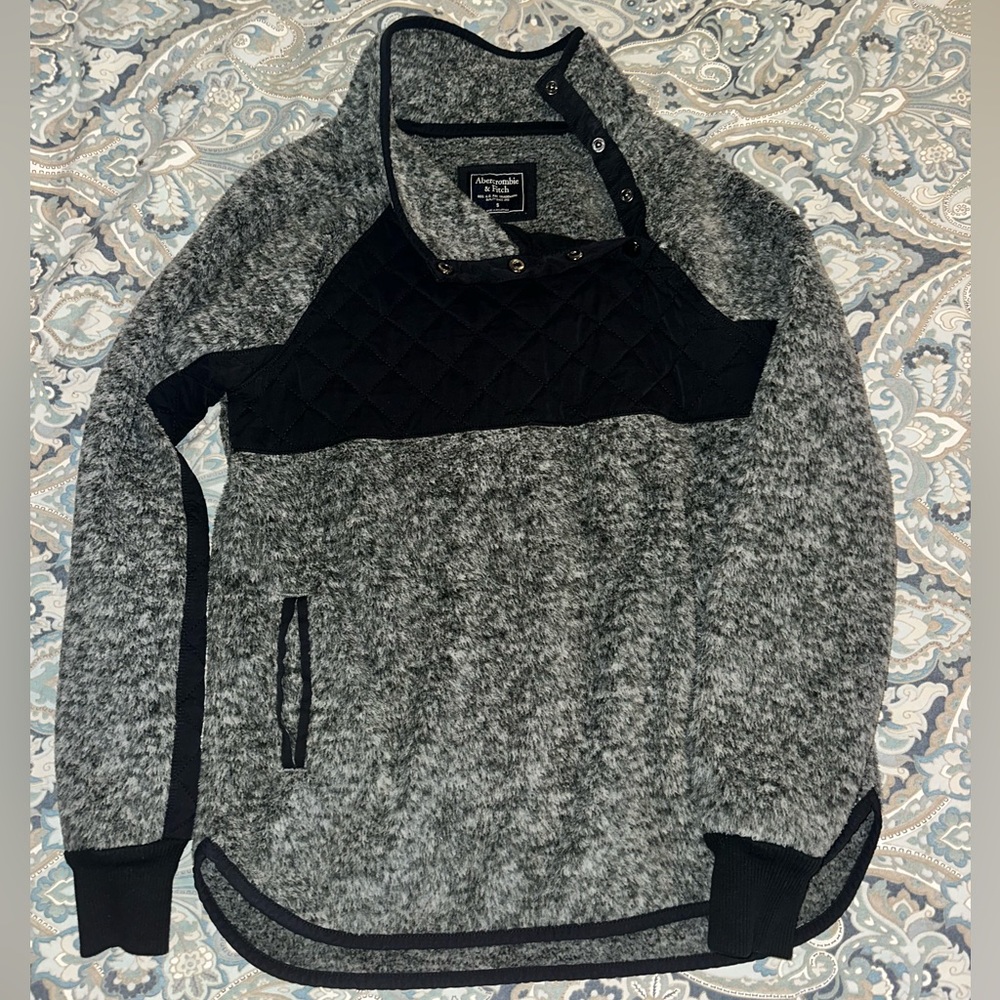 🚨LAST CHANCE Abercrombie and Fitch Snap Fleece